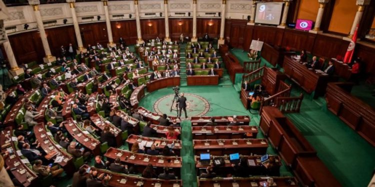 بتهمة التآمر على امن الدولة: فتح تتبع جزائي ضد النواب المشاركين في جلسة عامة افتراضية