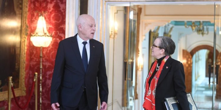 قيس استشارة