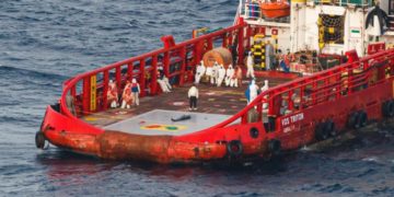 سفينة شحن تجارية مهددة بالغرق على مستوى خليج قابس