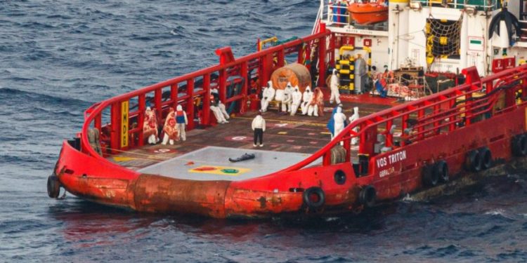 سفينة شحن تجارية مهددة بالغرق على مستوى خليج قابس