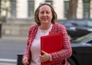 وزيرة بريطانية تشكو تعرضها للكراهية والتحرش