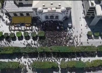 وزارة الداخلية: قرابة 400 شخص في الوقفة الاحتجاجية أمام المسرح البلدي