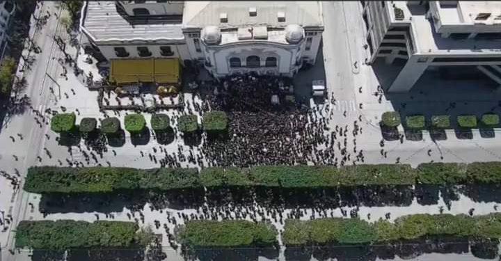 وزارة الداخلية: قرابة 400 شخص في الوقفة الاحتجاجية أمام المسرح البلدي