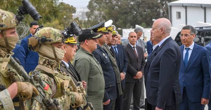 قيس سعيد يشارك في مأدبة إفطار بمقر الوحدة المختصة للحرس الوطني ببئر بورقبة