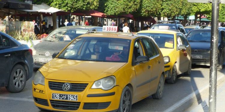 سواق التاكسي الفردي بسوسة ينفذون وقفة احتجاجية