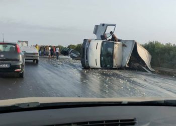 وفاة امرأة وإصابة 7 أشخاص في اصطدام بين شاحنة وسيارة بالبطان بمنوبة