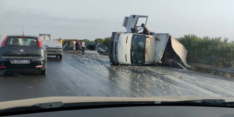 وفاة امرأة وإصابة 7 أشخاص في اصطدام بين شاحنة وسيارة بالبطان بمنوبة