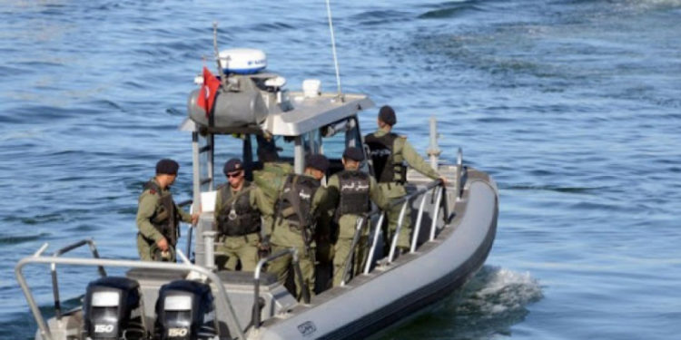 جيش البحر ينقذ 15 مهاجرا غير نظامي