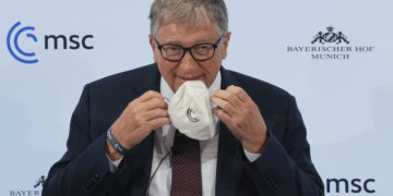 “لم نشهد الأسوأ بعد”.. غيتس يحذر من متحور كورونا “الأكثر فتكا”