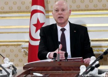 سعيّد يعلن تشكيل لجنة لصياغة دستور جديد يعرض على الاستفتاء في 25 جويلية