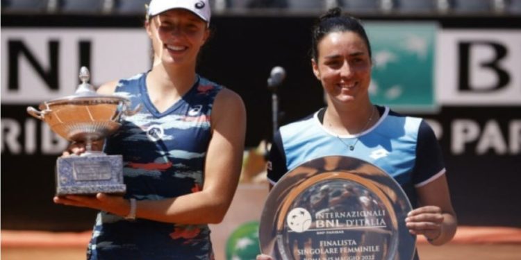 البولندية شفيونتيك تحرز بطولة روما للتنس بعد تغلبها على التونسية أنس جابر