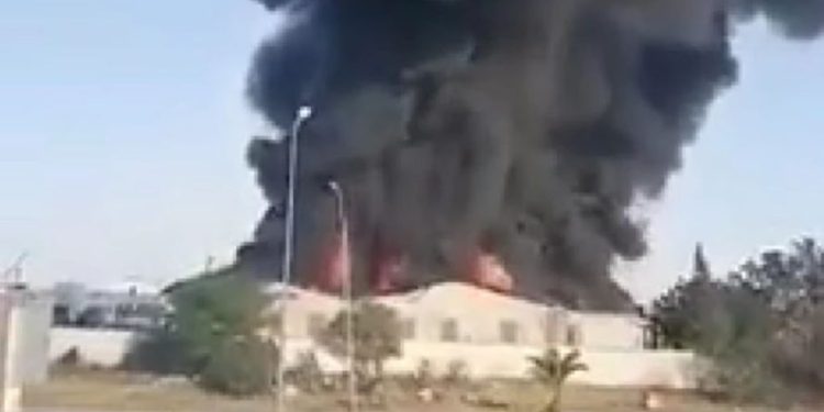 اندلاع حريق هائل بمصنع ”الفريب” في بن عروس