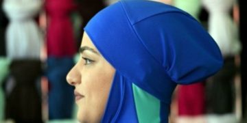 الداخلية الفرنسية تعتزم منع “البوركينى” فى حمامات السباحة