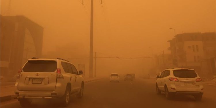 عاصفة رملية تحجب الرؤية في الطريق السيارة تونس – قابس