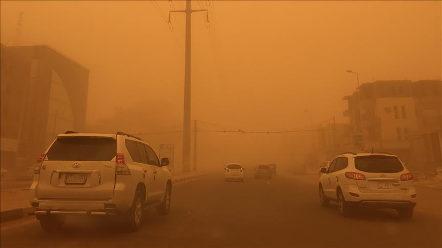 عاصفة رملية تحجب الرؤية في الطريق السيارة تونس – قابس