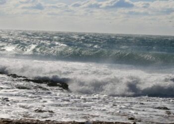 الرصد الجوي : احذروا البحر سيكون شديد الاضطراب