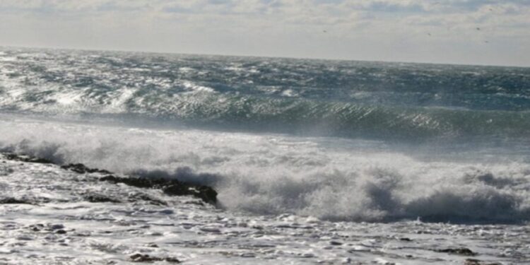 الرصد الجوي : احذروا البحر سيكون شديد الاضطراب