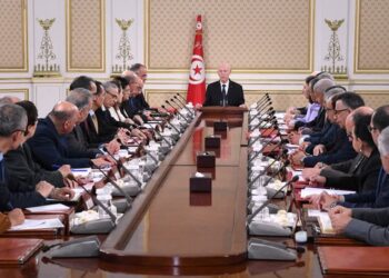 قيس سعيد الى مسؤولي الدولة: “يجب أن تكونوا مثالا في التعفّف والزُهد وفي البذل والعطاء”