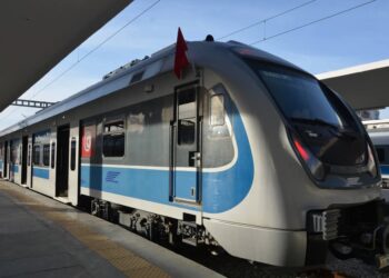 معولا على وعي المواطن بالحفاظ عليه:  وزير النقل يعطي إشارة إنطلاق الخط القباعة – تونس