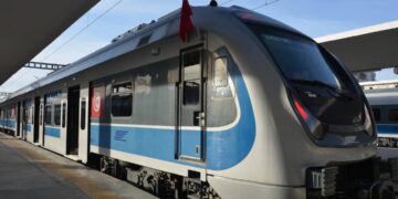 معولا على وعي المواطن بالحفاظ عليه:  وزير النقل يعطي إشارة إنطلاق الخط القباعة – تونس