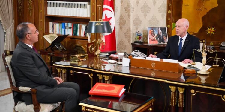 قيس سعيد يدعو المسؤولين إلى تلبية انتظارات الشعب