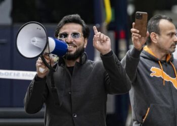 مقتل العراقي سلوان موميكا مُحرق نسخ من القرآن الكريم  برصاص مجهولين بالسويد