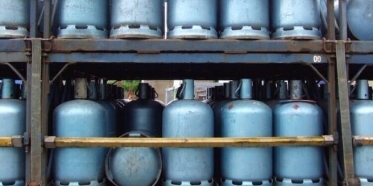 بنزرت: الإذن بتعبئة قوارير الغاز المنزلي اثر وصول سفينة محملة بـ 5200 طن من الغاز