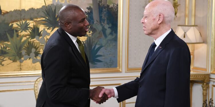 بريطانيا تمنح تونس 19.82 مليون دينار للحد من الهجرة غير الشرعية