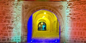 الأضواء الفنية تزيّن “البرج” و”السقيفة الكحلة” بالمهدية