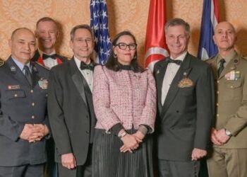 تعزيز التدريب العسكري فحوى لقاء جمع سفيرة تونس بواشنطن وحاكم ولاية وايومنغ الأمريكية