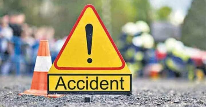 برقو: وفاة شخص وإصابة 10 أخرين في انزلاف سيارة نقل ريفي