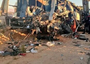 وفاة 6 أشخاص في اصطدام شاحنة وحافلة بقفصة