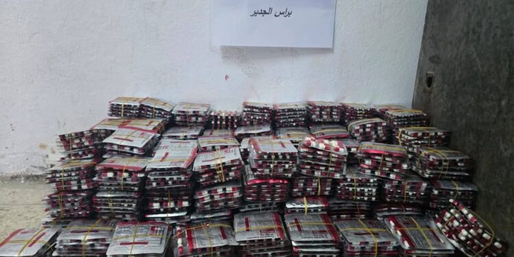 معبر رأس جدير : إحباط محاولة تهريب حوالي 25 ألف حبة دواء مخدر