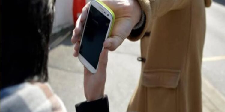 القبض على 4 شبان نفذوا عملية “براكاج” ضد إمرأة في باردو