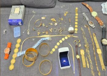من بينهم فتاة: القبض على سارقي كمية من المصوغ من داخل منزل في المنزه
