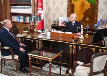 قيس سعيد: قريبا وصول 300 حافلة من الصين و200 من سويسرا