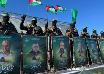 تسليم 3 رهائن إلى الصليب الأحمر