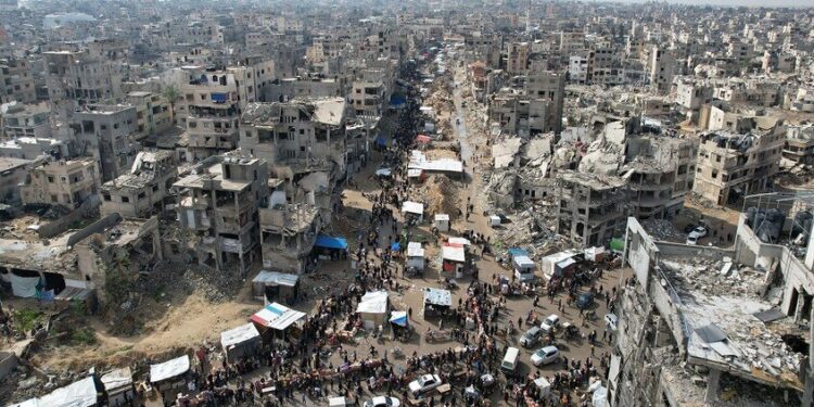 غزة: تسليم 3 أسرى للصليب الأحمر