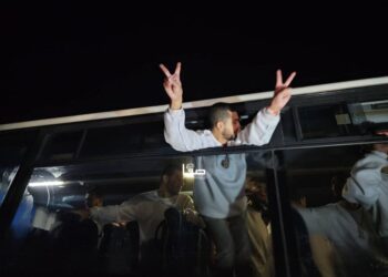 الإفراج عن 596 أسير فلسطيني وتعليق الإفراج عن 46 من الأسرى الأطفال والنساء