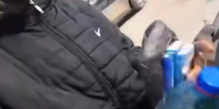 الإحتفاظ بشاب وثّق لحظة إنتحار صديقه حرقا أمام مركز أمن في سوسة