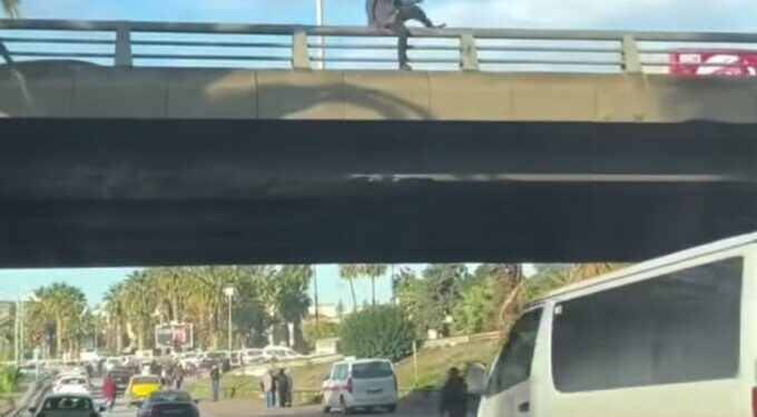 سقوط شخص من قنطرة “باب عليوة” بالعاصمة
