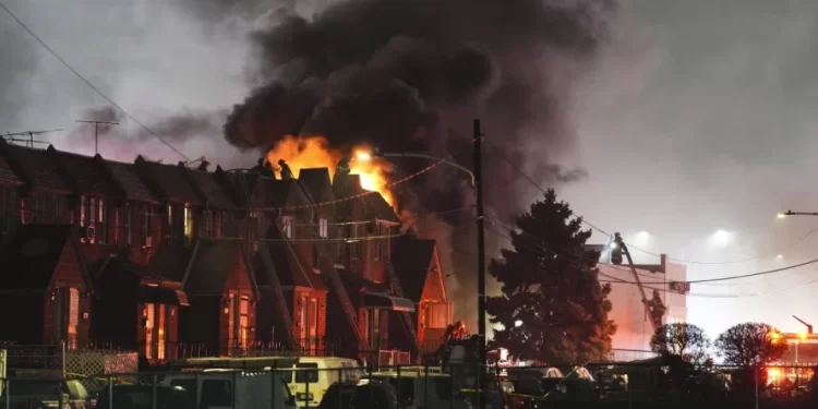 سقوط طائرة إسعاف في فيلاديلفيا تتسبب في وفاة 6 أشخاص من بينهم طفل