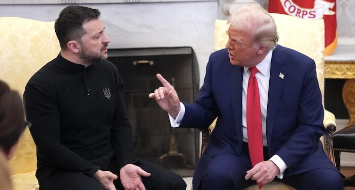 ترامب إلى زيلنسكي: “لقد منحناك 350 مليار دولار أيها الرئيس الغبي”