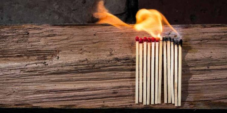 القصرين: تلميذة الثامنة أساسي تضرم النار في جسدها 