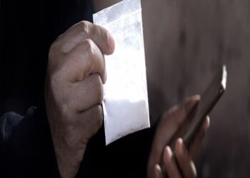 المكنين: مروّج محل 20 منشور تفتيش يُخفي المخدّرات بمنزل إمرأة مُسنّة