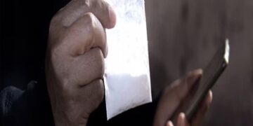 المكنين: مروّج محل 20 منشور تفتيش يُخفي المخدّرات بمنزل إمرأة مُسنّة