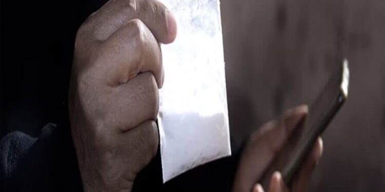 المكنين: مروّج محل 20 منشور تفتيش يُخفي المخدّرات بمنزل إمرأة مُسنّة