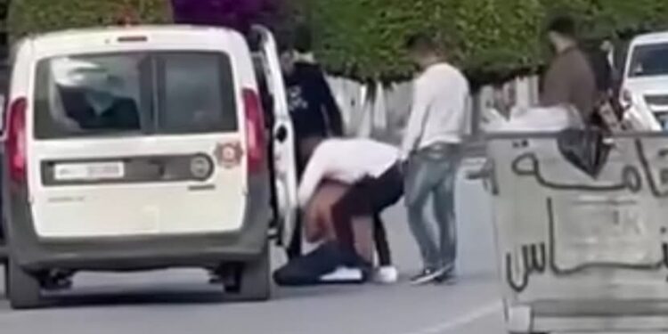 وزارة الداخلية تكشف أسباب استعمال القوة ضد مواطن وتؤكد ايقاف الأمنيين عن العمل