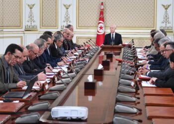 قيس سعيد يمنع المناولة ويجرّمها بداية من 6 مارس