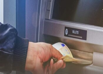 الجم : يترصّدان المسنين خلال وقوفهم بالموزعات البنكية للإستيلاء على أموالهم